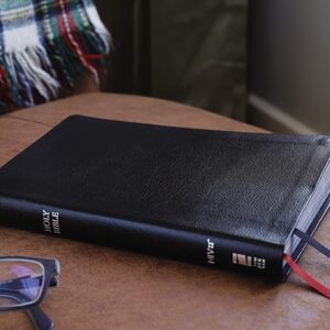 NIV, Thinline Bible, Bonded Leather, Black, Red Letter, Comfort Print